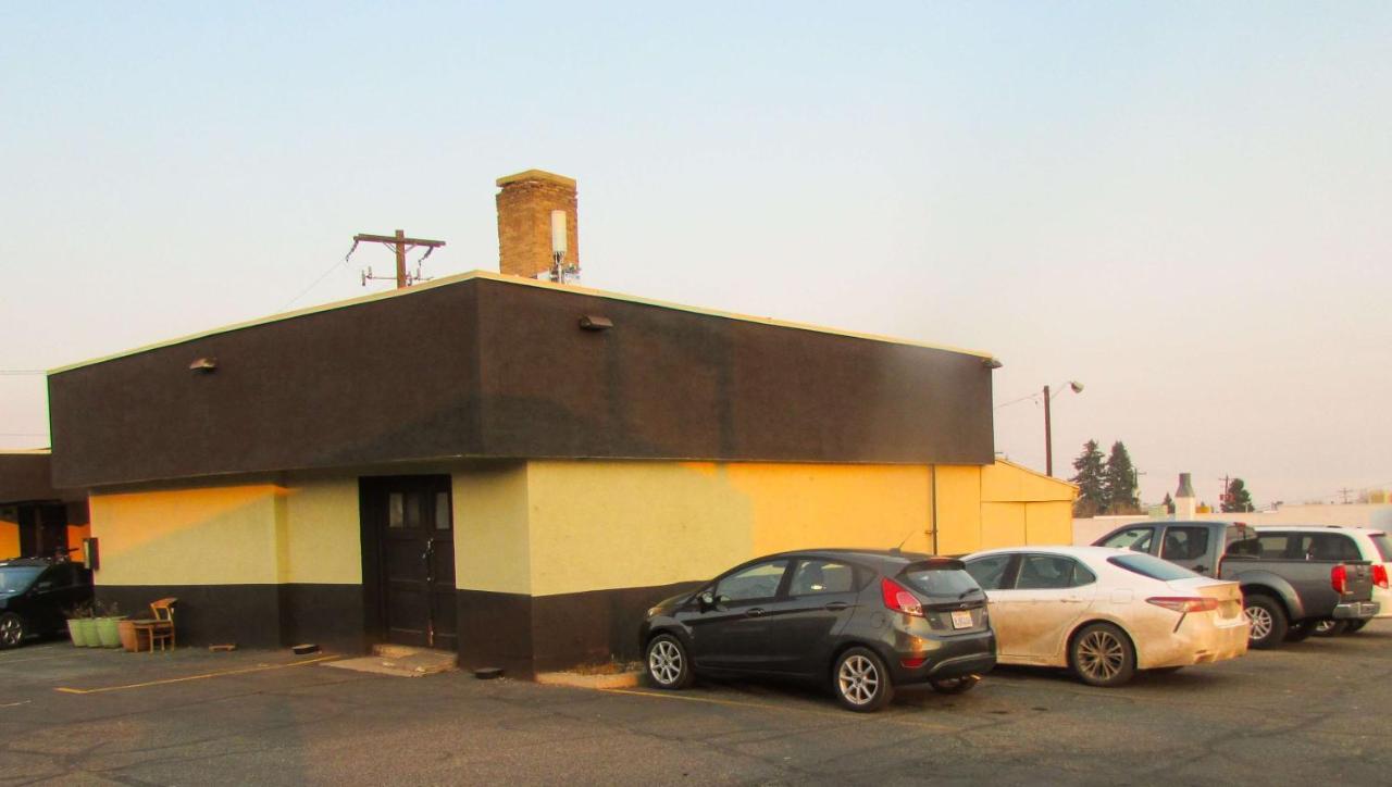 Magnuson Cedar Motel